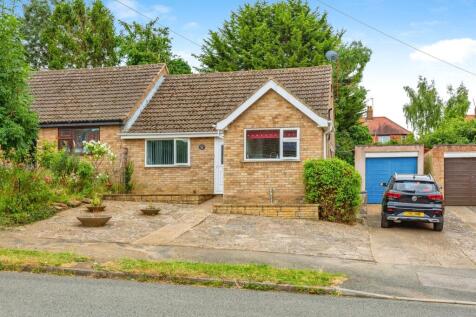 2 bedroom semi-detached bungalow for sale