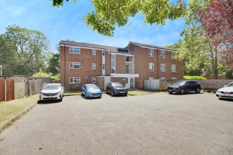 2 bedroom ground floor flat for sale
