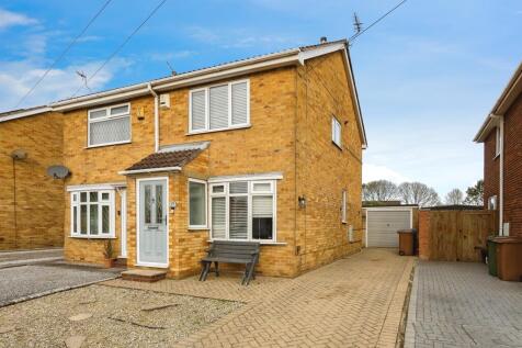 2 bedroom semi-detached house for sale