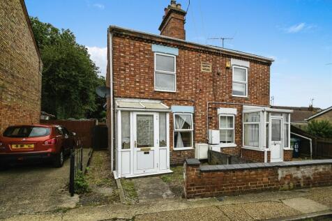 2 bedroom semi-detached house for sale