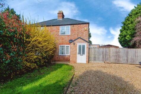 2 bedroom semi-detached house for sale