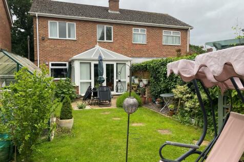 3 bedroom semi-detached house for sale