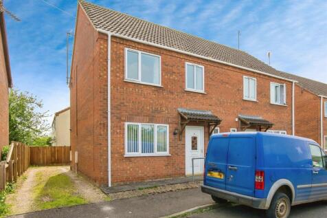 2 bedroom semi-detached house for sale