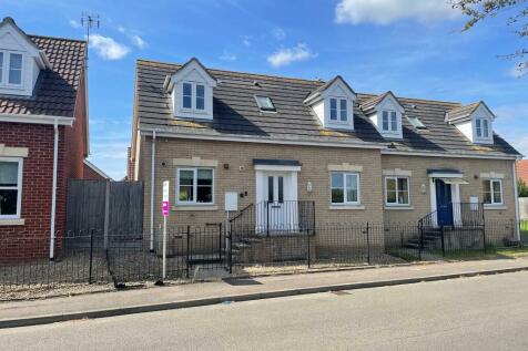 2 bedroom semi-detached house for sale