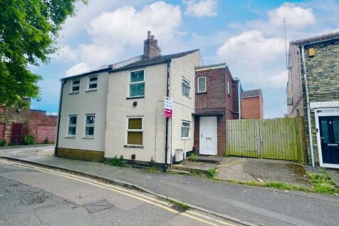 2 bedroom semi-detached house for sale