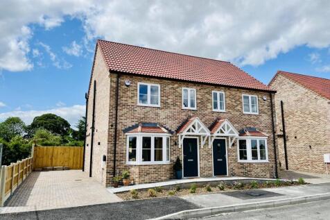 2 bedroom semi-detached house for sale