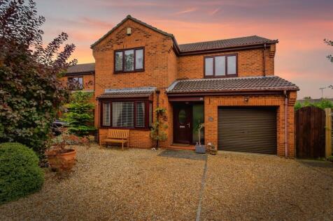 4 bedroom detached house for sale