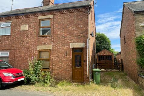 2 bedroom semi-detached house for sale