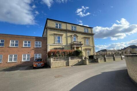 3 bedroom flat for sale