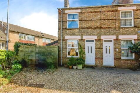 2 bedroom semi-detached house for sale