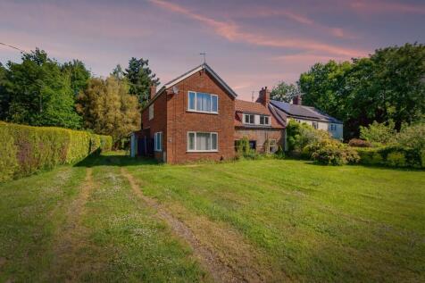 5 bedroom semi-detached house for sale