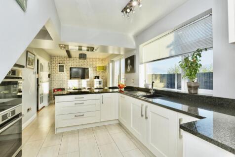 5 bedroom detached bungalow for sale