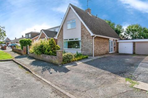 3 bedroom link detached house for sale