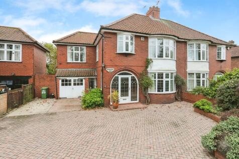 4 bedroom semi-detached house for sale