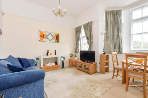 2 bedroom ground floor flat for sale