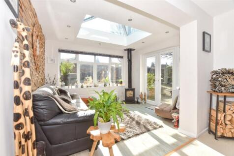 4 bedroom link detached house for sale