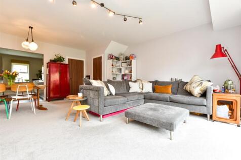 5 bedroom semi-detached house for sale