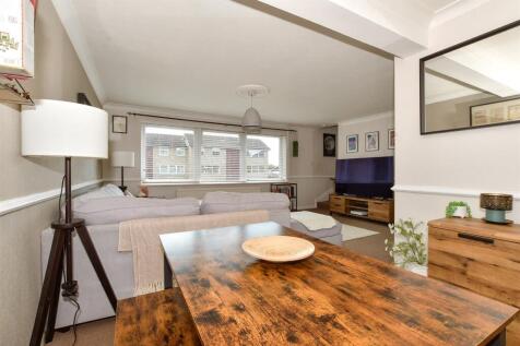 3 bedroom maisonette for sale