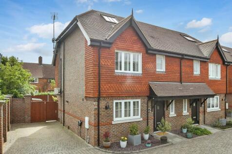 4 bedroom semi-detached house for sale