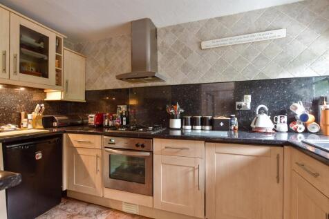 3 bedroom maisonette for sale