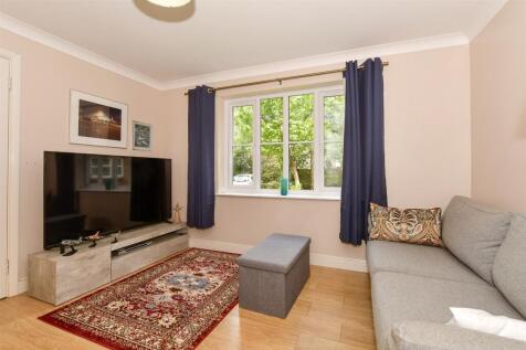 1 bedroom ground floor flat for sale