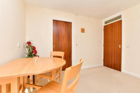 1 bedroom ground floor flat for sale