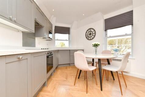 2 bedroom maisonette for sale