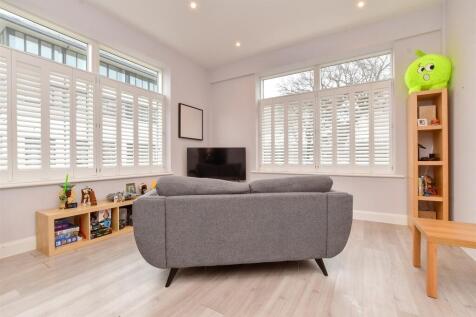 1 bedroom ground floor flat for sale