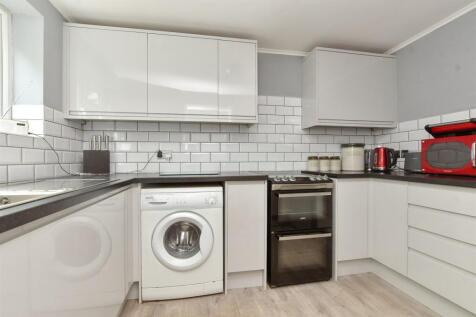 1 bedroom ground floor maisonette for sale