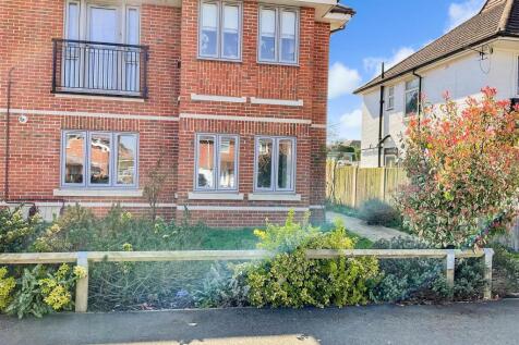 2 bedroom ground floor maisonette for sale