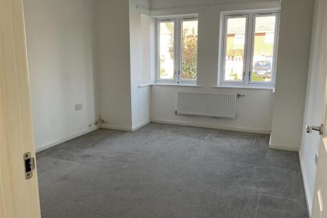 2 bedroom ground floor maisonette for sale