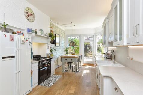 5 bedroom town house for sale