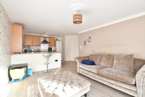 2 bedroom ground floor flat for sale