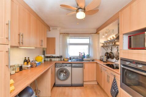 2 bedroom maisonette for sale