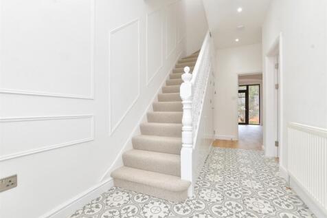 5 bedroom semi-detached house for sale