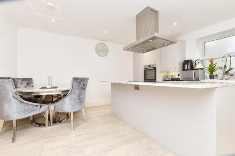 2 bedroom ground floor maisonette for sale