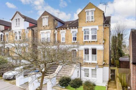 2 bedroom ground floor maisonette for sale
