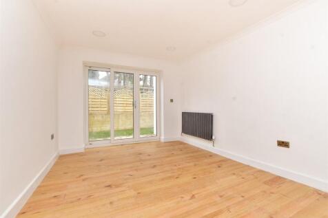 2 bedroom ground floor flat for sale
