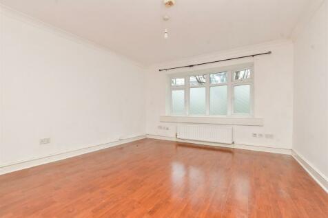 3 bedroom ground floor flat for sale