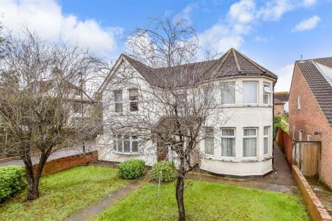 3 bedroom ground floor flat for sale