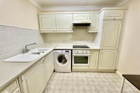 1 bedroom ground floor flat for sale