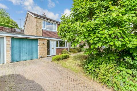 4 bedroom link detached house for sale