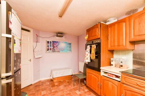 2 bedroom ground floor flat for sale