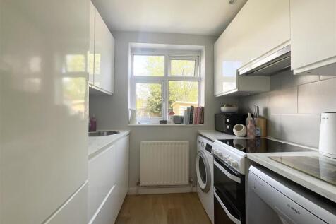 2 bedroom ground floor maisonette for sale
