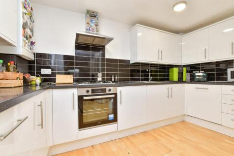 2 bedroom maisonette for sale