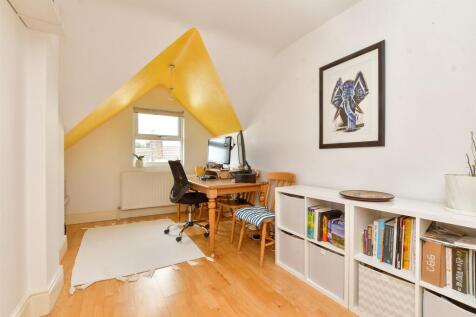 2 bedroom maisonette for sale