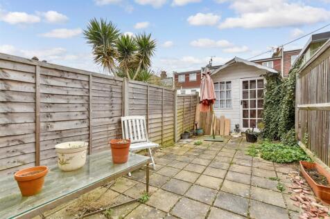 3 bedroom maisonette for sale