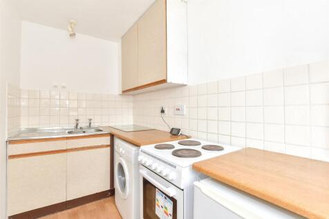1 bedroom ground floor flat for sale