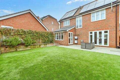 3 bedroom detached house for sale