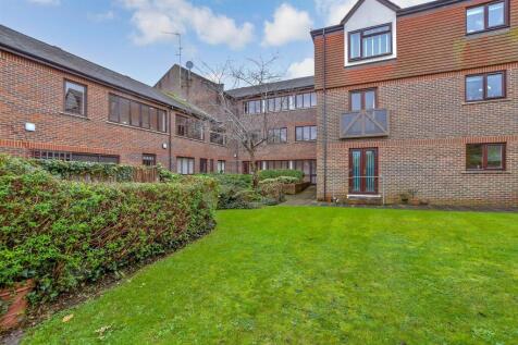 1 bedroom ground floor flat for sale